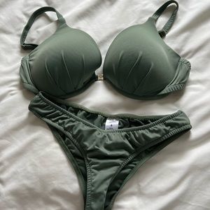 Venus green DD swim top and size 6 bottoms